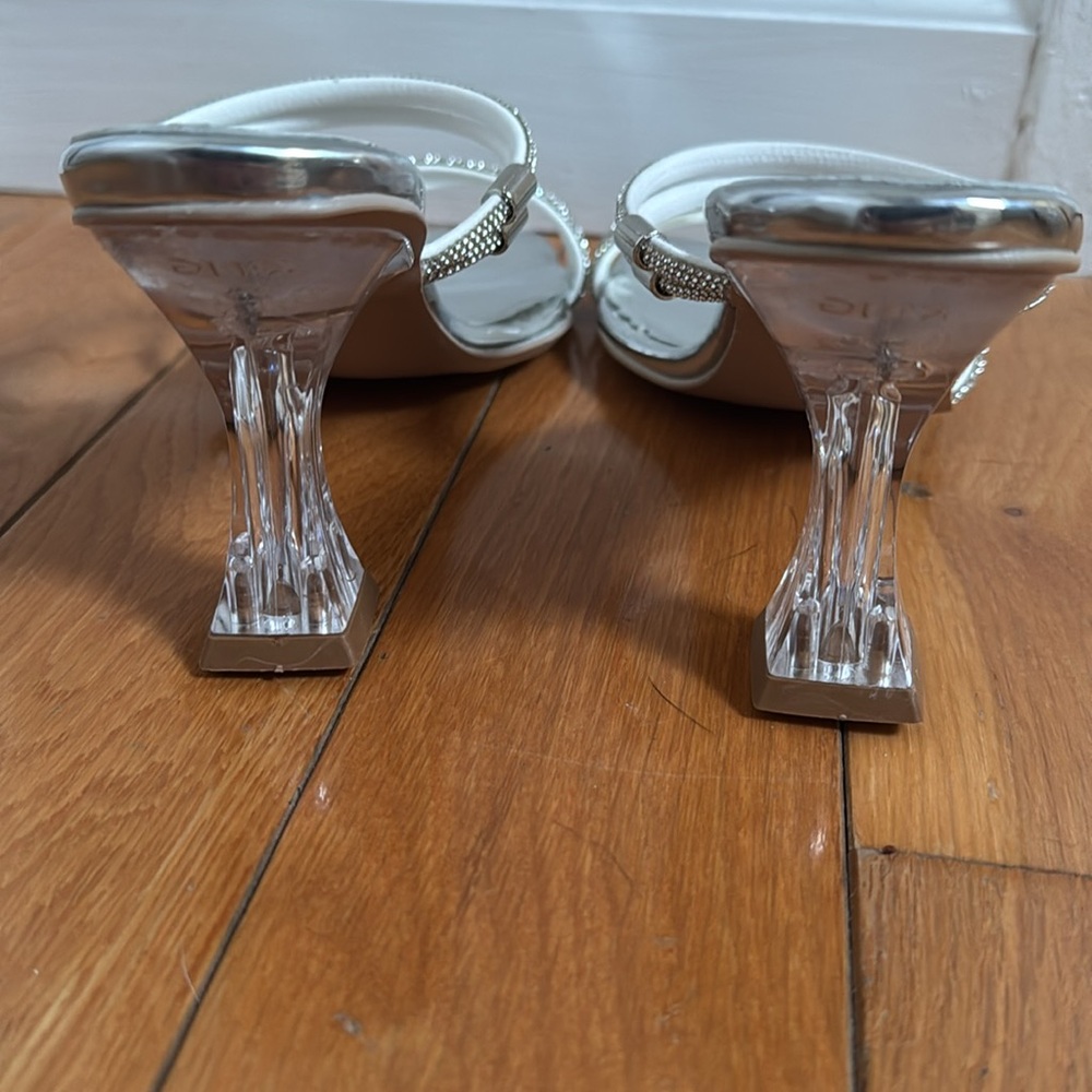 Women's Silver Heels - Picture 4 of 6